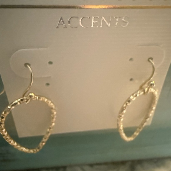 🌸4 for $10 NWT Hannah Gold-Toned Textured Oval Earrings - Picture 3 of 5